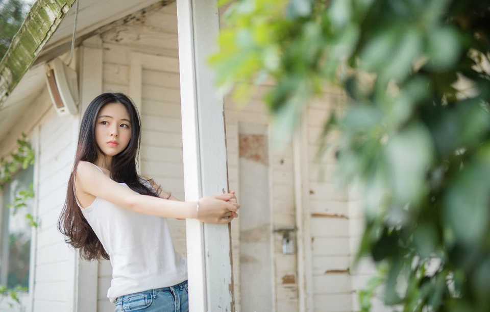 让珊瑚远离惊涛骇浪的侵蚀吗?那无异是将它们的美丽葬送。